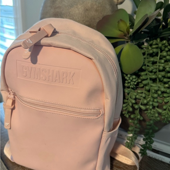 Gymshark Soft Pink Women's Backpack like New!!!           Make offer!!! - Picture 5 of 5